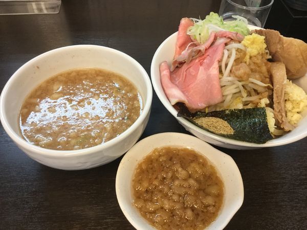 「つけ麺 並800円ニンニクショウガマシアブラどでん豚ＭＩＸ」@ラーメンどでん 大宮店の写真