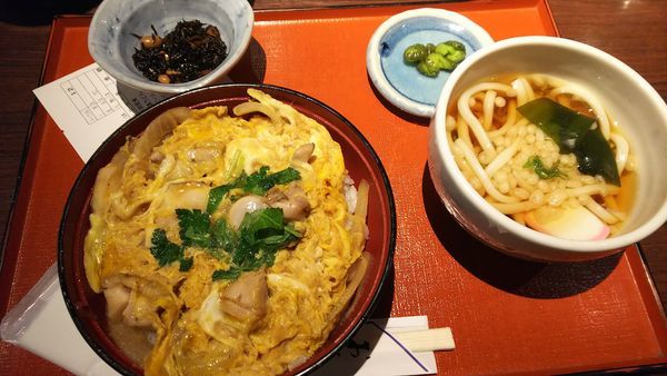 「ミニうどん（親子丼ランチ）」@炭火焼 華の写真