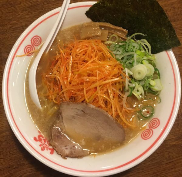 「醤油らーめん辛いネギ」@東京とんこつ とんとら 狭山入曽店の写真
