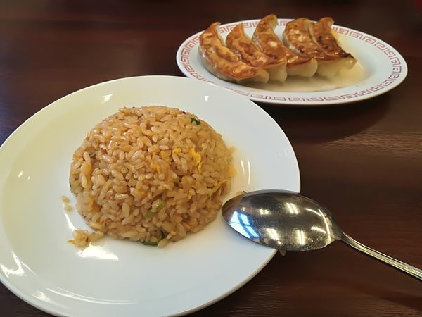 「チャーハン&餃子」@ラーメン魁力屋 高槻店の写真