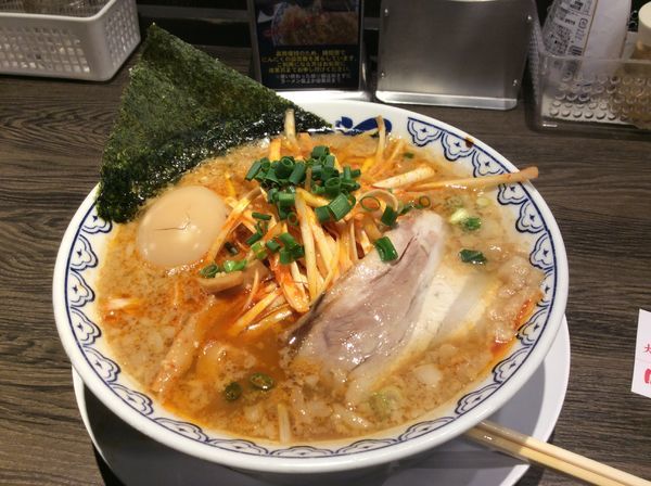 「赤ネギばんから+味玉」@ばんから 立川北口店の写真