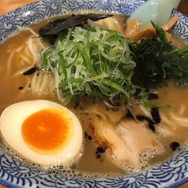 「ラーメン（こってり、にんにく油）」@麺屋青山 臼井店の写真