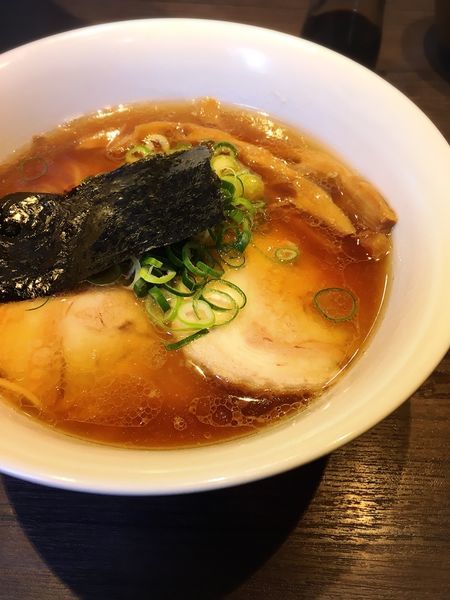 「醤油らぁ麺」@支那そばや 本店の写真