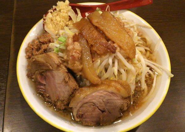 「並　ニンニクマシアブラマシ　850円」@ラーメン イエロー 御徒町店の写真