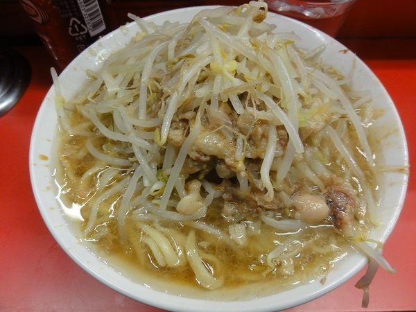 「ラーメン600円　麺硬め　脂　ニンニク」@ラーメン二郎 三田本店の写真