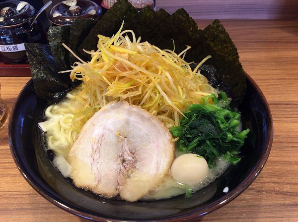 「ネギラーメン塩（880円）」@横浜家系ラーメン 壱角家 見沼深作店の写真