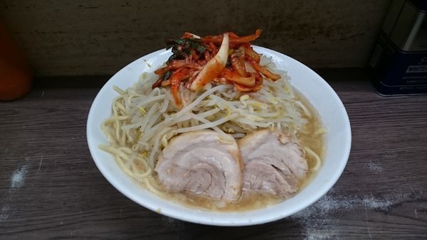 「麺ちょい増し・ニラキムチ(ヤサイアブラベニ)￥８２０」@ラーメン二郎 横浜関内店の写真