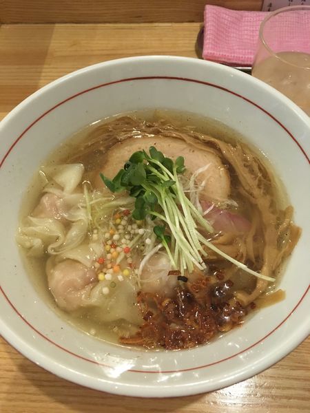 「海老ワンタン塩そば」@地球の中華そばの写真