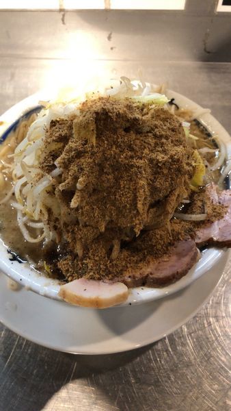 「ラーメン中盛り+魚粉」@ラーメン大 堀切店の写真