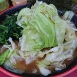 「ラーメン（中盛）＋キャベツ」@横濱家系ラーメン 勝鬨家の写真