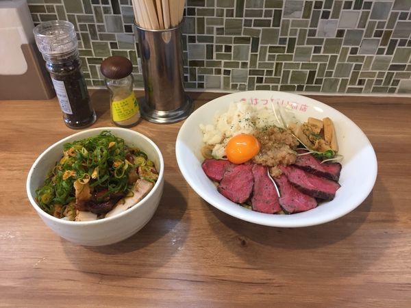 「ローストビーフのあえそば 炙りチャーシューご飯」@はつがい商店の写真