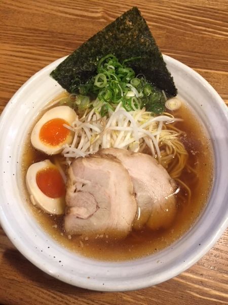 「豚そば　（大・同一料金700円）　味玉クーポン付き」@上海麺館の写真