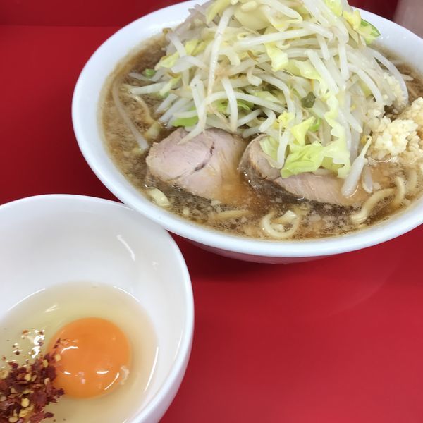 「半分 固め アブラ少なめ たまご 700＋50円」@ラーメン二郎 神田神保町店の写真