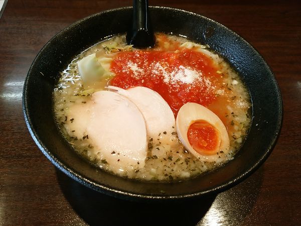 「トマトらー麺＋サービス玉子半分」@麺喰屋 Senmiの写真