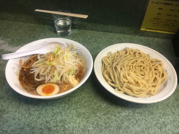 「小つけ麺 ヤサイ ➕ ニンニク➕カラメ➕魚多め」@ラーメン二郎 新宿小滝橋通り店の写真