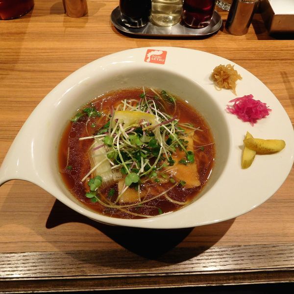 「柚子香る鶏醤油ラーメン（880円）」@RAMEN FACTORY TORISETSUの写真