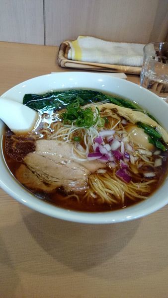 「味玉醤油ラーメン（８８０円）＋大盛（１００円）」@支那蕎麦屋 藤花の写真