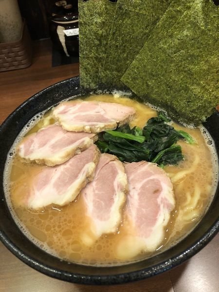 「チャーシュー麺中盛、硬め濃いめ」@横浜らーめん 七七家の写真
