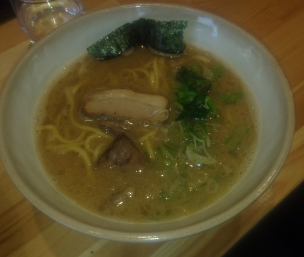 「豚骨醤油ラーメン」@豚蔵 せせらぎ通り店の写真