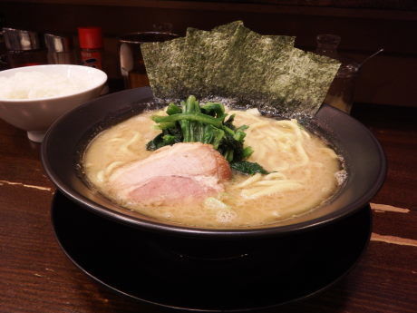「醤油ラーメン」@横浜家系ラーメン 王子家の写真