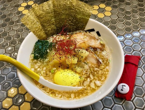「海老塩ラーメンいっぱいん」@パイナップルラーメン屋さん パパパパパインの写真