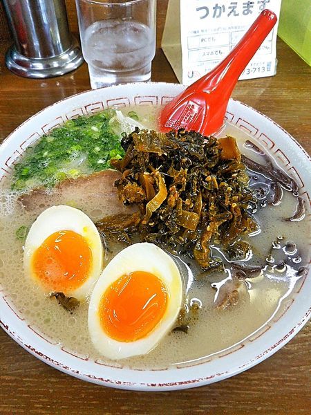 「ラーメン600円＋味玉110円＋高菜110円」@九州ラーメン 友理 本店の写真
