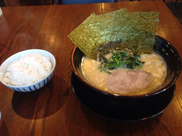 「しょうゆラーメン」@横浜家系ラーメン 順吉家の写真