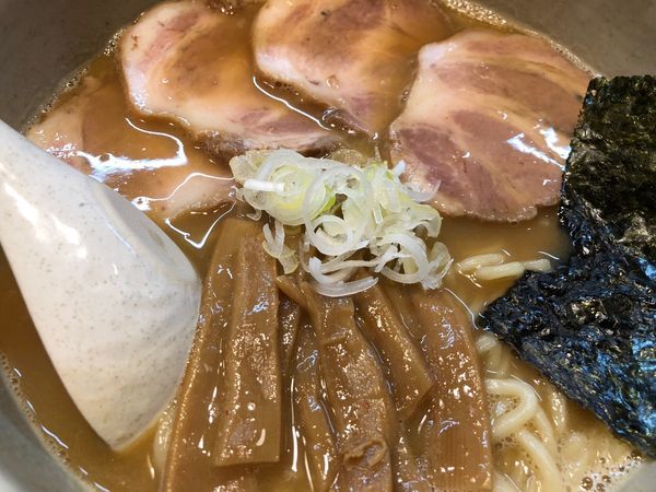 「らーめん（大）＋チャーシュー」@麺屋吉左右の写真