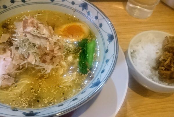 「うめしおラーメン＋ランチライス」@らーめん天神下 大喜の写真