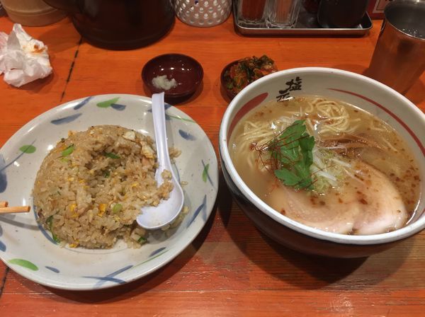 「天然塩ラーメン チャーハン」@泉佐野 塩元帥の写真