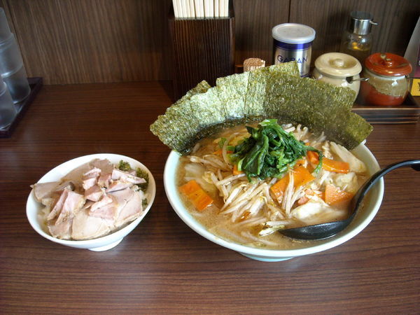 「831家ラーメン＋ﾁｬｰｼｭｰ飯セット 追加のり」@831家 和田店の写真