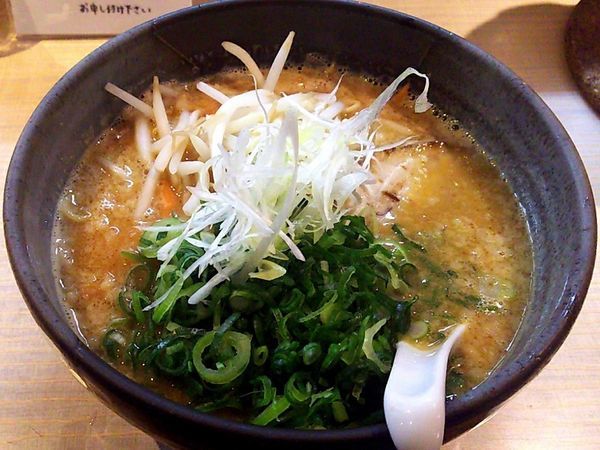 「赤唐神味噌らぁめん+九条ネギ」@麺や鐙壱番の写真