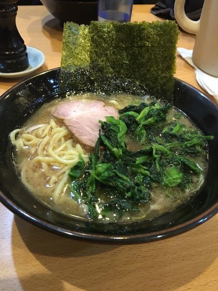 「ラーメン並 ほうれん草 麺固め」@横浜らーめん 寿三家の写真