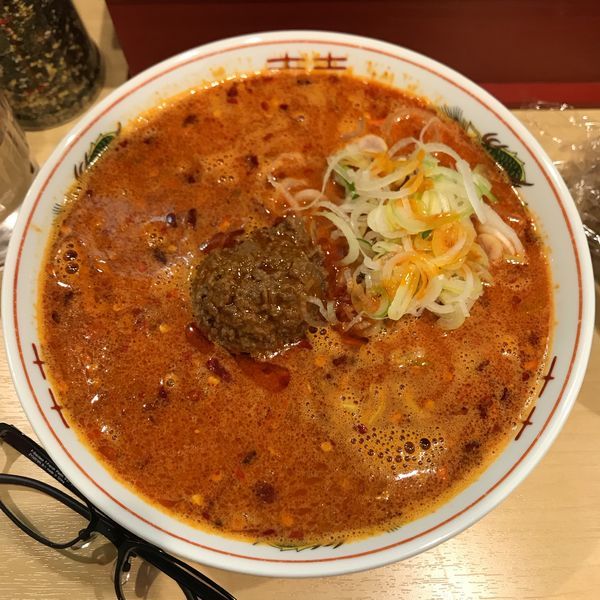 「辛世界＋替玉」@博多拉担麺 まるたん 池袋店の写真
