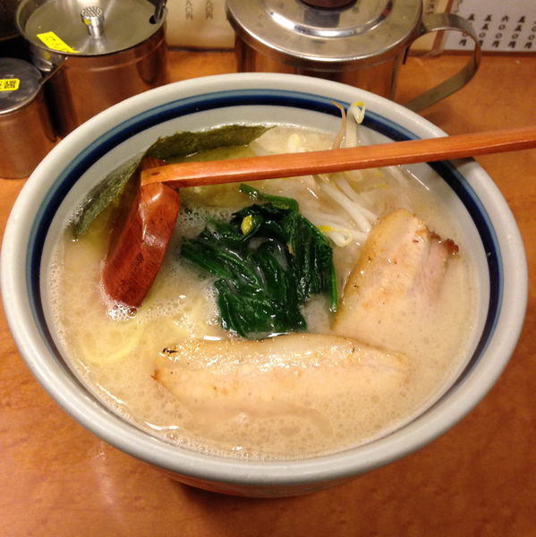 「背脂入りらーめん (大盛り) ¥670」@麺友 一誠の写真