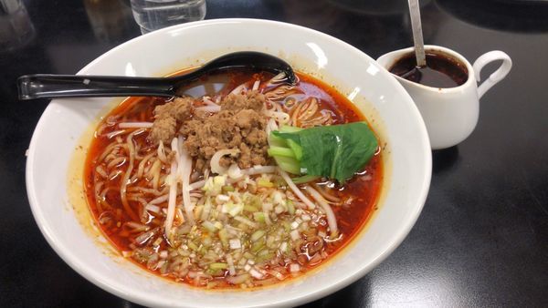 「酸辣湯面 大盛+白飯 中」@成都担担面の写真