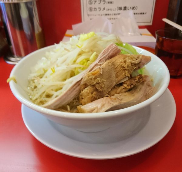 「ラーメン普通 野菜普通 玉ネギ」@自家製麺 ダイサンの写真