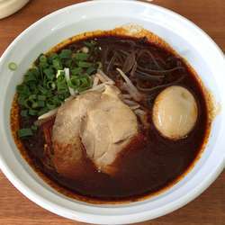 赤玉子らーめん＋替玉（￥800＋￥100）