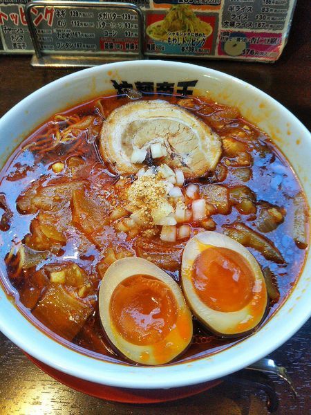 「帝王ラーメン680円＋大盛100円＋煮玉子100円」@激辛ラーメンの拉麺帝王の写真