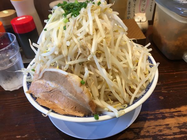 「ラーメン中盛り ヤサイちょいマシ」@ラーメン無限大 津田沼店の写真