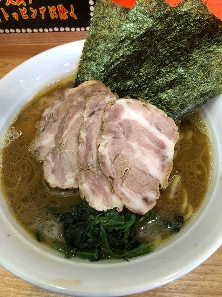 「チャーシュー麺中盛950円、硬め濃いめ」@横浜家系 おか家の写真