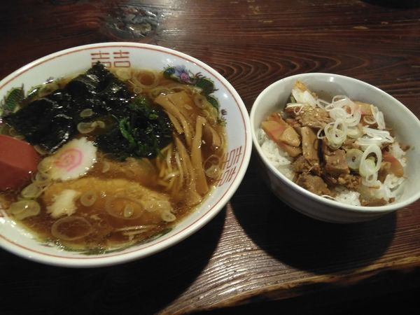 「ラーメン（麺半分）+まかない丼（シェア）」@水戸中華そば むじゃき食堂の写真