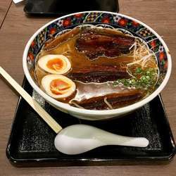 厚切り牛バラしょう油麺