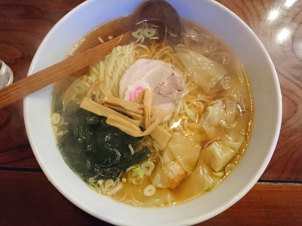 「ワンタンメン＋大盛り」@赤城ラーメンの写真
