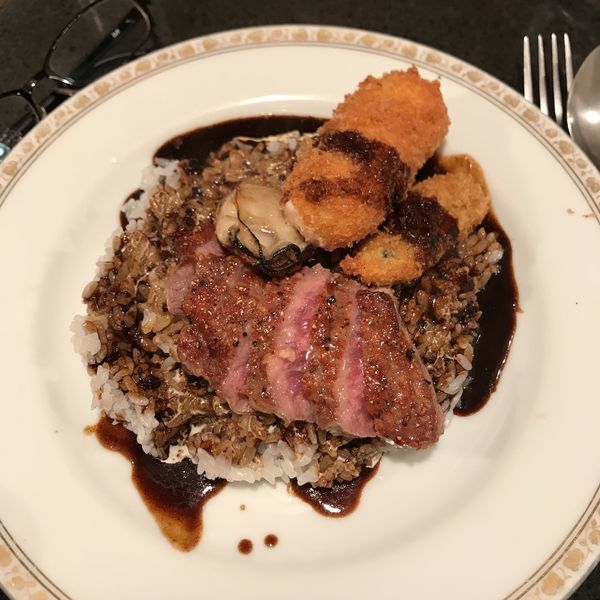 「ステーキのせカレー＋牡蠣フライ＋牡蠣クリームコロッケ」@銀座 楸の写真