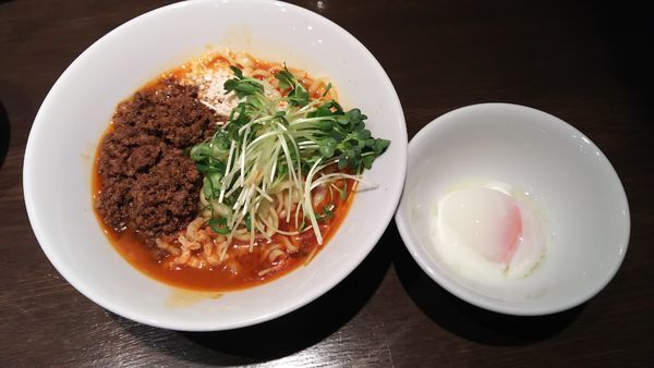 「日式汁なし担々麺 温玉入り」@六坊担担面の写真