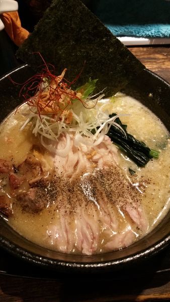 「濃厚白鶏麺」@屋台らーめん 鷹流 高田馬場店の写真