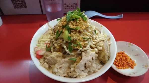 「ニンニクザンマイコレデモカ！追加豚３枚(全増ガリ辛揚げ別皿)」@千里眼の写真