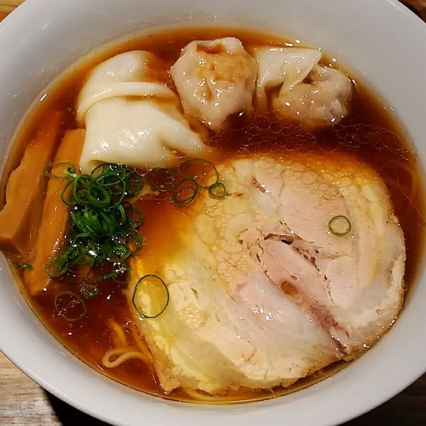 「純粋金華豚ワンタンそば（塩）１，０５０円」@松戸中華そば 富田食堂の写真