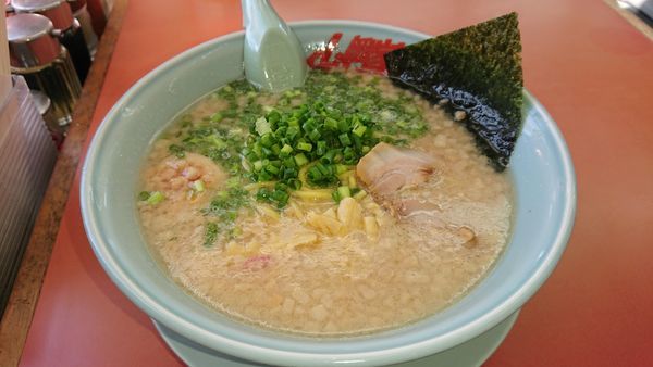 「プレミアム塩豚骨(中盛り)」@ラーメン山岡家 さいたま丸ヶ崎店の写真